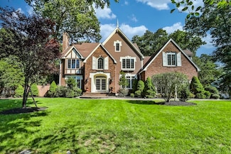 26 Apple Hill Ln, Lynnfield, MA 01940