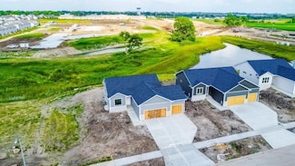 935 11th St, Waukee, IA 50263