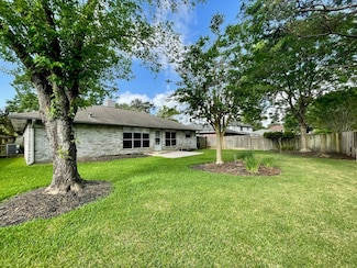 2607 Old Oak Ln, Kingwood, TX 77339