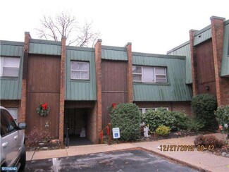 410 Meadowview Ln, Mont Clare, PA 19453