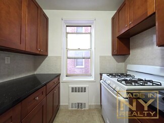 64-41 Saunders St Unit 210, Rego Park, NY 11374