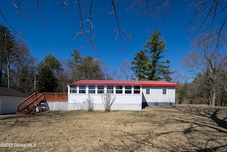 86 Pettis Rd, Gansevoort, NY 12831