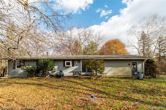 9792 Willis Rd, Pinckney, MI 48169