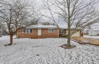 3200 N Weaver Rd, Ozark, MO 65721