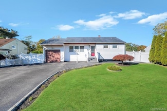 22 Hospital Rd, East Patchogue, NY 11772