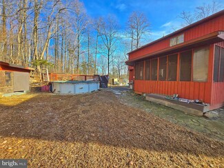 6029 Woodview Ln, Zionsville, PA 18092