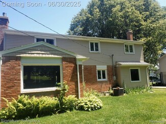 2200 Brenthaven Dr, Bloomfield Hills, MI 48304