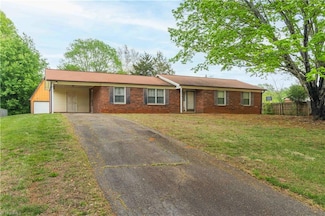 2429 Londonderry Rd, Kernersville, NC 27284