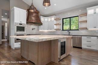 5727 Forest Ridge Rd, Victor, ID 83455