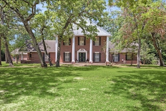 491 Oak Forest Rd, Bellville, TX 77418