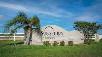 206 Sunrise Dr, Rockport, TX 78382