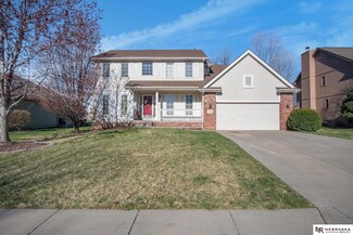 324 Castle Pine Dr, Papillion, NE 68133