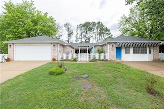 1879 & 1881 Pine Valley Dr, Fayetteville, AR 72704