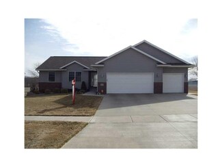 464 Sunset Dr, Fairfax, IA 52228