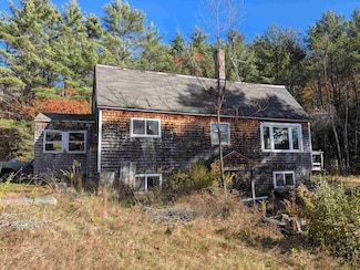 35 Bittersweet Ln, Tilton, NH 03276