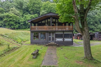 32 Rhodes Ave, Sewickley, PA 15143