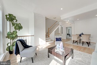 6410 Hawk View Ln, Alexandria, VA 22312