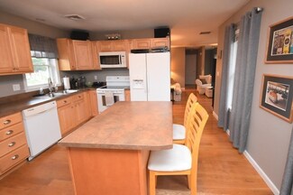 60 Walnut St, Northampton, MA 01060