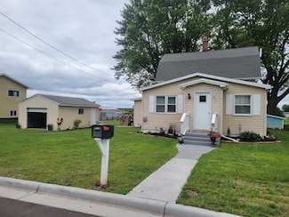 445 S Park St, Livingston, WI 53554