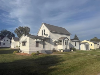 212 Iowa Ave, Decorah, IA 52101