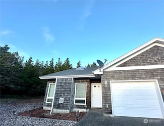 146 28th St NW, Long Beach, WA 98631