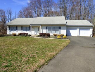 32 Heritage Rd, Eatontown, NJ 07724