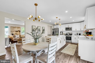 8 Ellis Ct, Cookstown, NJ 08511