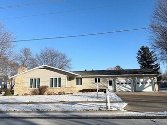 1211 N Walnut Ave, Marshfield, WI 54449