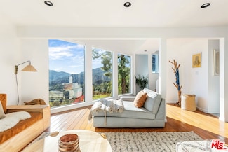 22878 Portage Circle Dr, Topanga, CA 90290