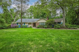 4 Ames Place, Huntington Station, NY 11746