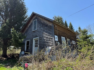 28 Wheeler Rd, Derby Line, VT 05830