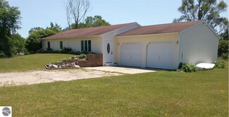 2000 Seabury Cir, Weidman, MI 48893