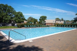 20 Westwood Dr Unit 36, Westbury, NY 11590