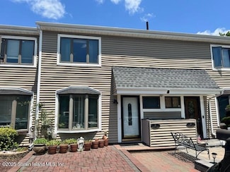 19 Meadow Ct, Staten Island, NY 10309
