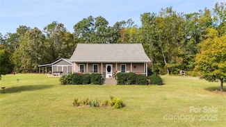 660 Scoggins Rd, Rutherfordton, NC 28139