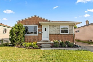 22725 Lake Dr, Saint Clair Shores, MI 48082