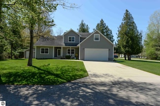 722 Bennington St, East Tawas, MI 48730