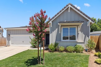 1567 Las Rosas Ave, Clovis, CA 93619