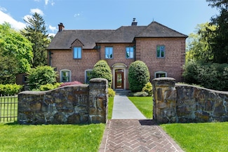 10 Ridge Place, Pelham, NY 10803