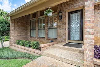 906 Woodhall Ct, Tyler, TX 75703