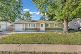 5712 SW 17th St, Topeka, KS 66604