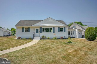 40 Woodbine Ave, Maple Shade, NJ 08052