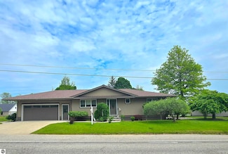 205 S Elm St, Suttons Bay, MI 49682