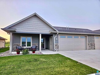 604 Ash Creek Dr, Beresford, SD 57004