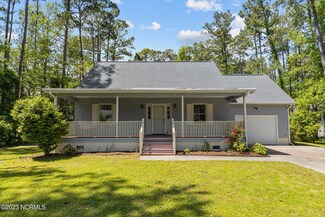 741 Comet Dr, Beaufort, NC 28516
