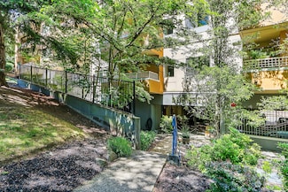 7600 SE 29th St Unit A208, Mercer Island, WA 98040