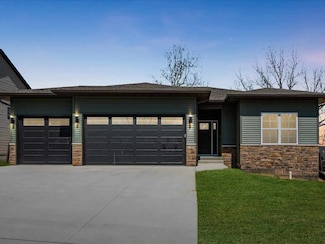1501 Legend Dr, Tiffin, IA 52340