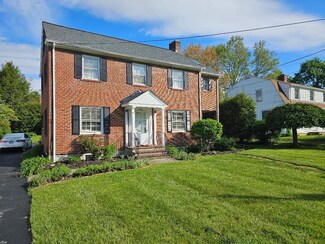 1015 Heatherwood Rd, Bluefield, WV 24701