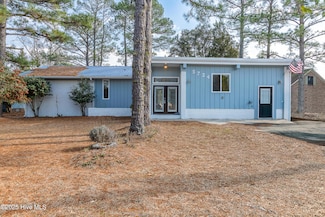 5724 Gondolier Dr, New Bern, NC 28560