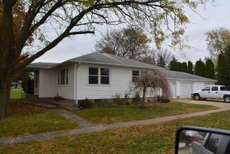 301 N 4th St, Fairbank, IA 50629